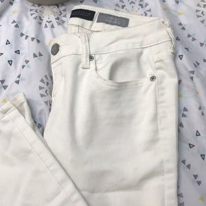 Basic white areopostale jeans